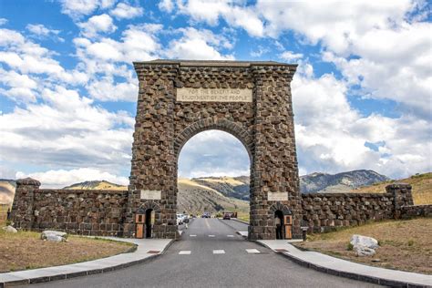 Where to Stay in Yellowstone: Best Hotels and Locations | Earth Trekkers