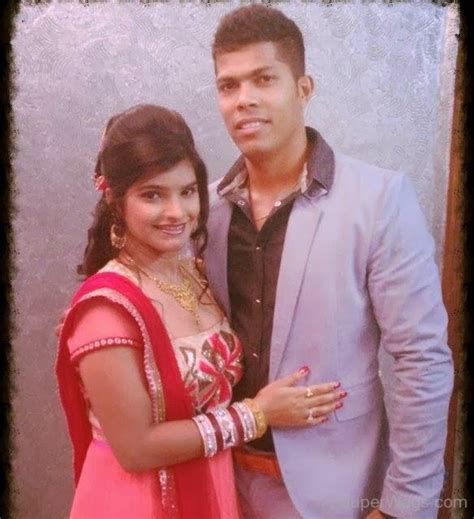 Indian Cricketer Umesh Yadav & Wife Cute Photo | Super WAGS - Hottest ...