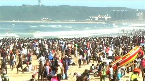 Thousands of holidaymakers descend on Durban's beaches - SABC News ...