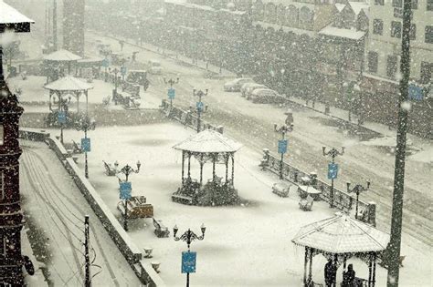 Kashmir Welcomes The Season’s First Snowfall. Here Are Some Wonderful Photographs