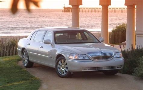 Used 2004 Lincoln Town Car Pricing - For Sale | Edmunds