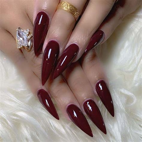 23 Chic Ways to Wear Maroon Nails This Fall – StayGlam