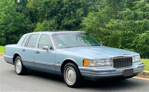 36k Mile Signature Series: 1990 Lincoln Town Car | Barn Finds