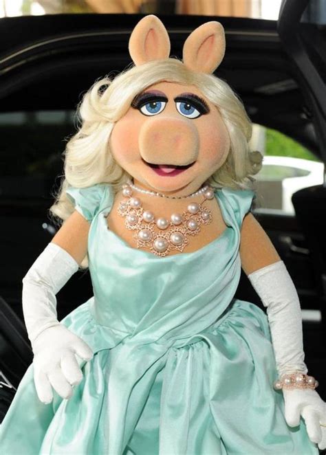 Style File: The Evolution Of Miss Piggy's Glamorous Style - Viva