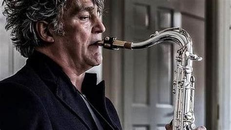 Baker Street saxophone solo - BBC News