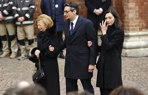 Family of Michele Ferrero arrive to pay tribute at the funeral service in Alba - LaPatilla.com