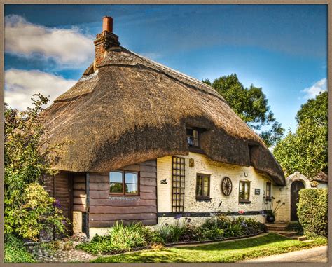 Thatched cottage in the village of Longstock in Hampshire | Flickr