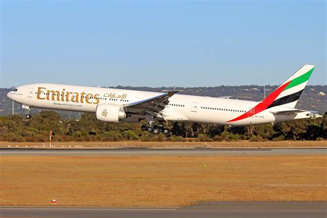 Perth Airport Spotter's Blog: Emirates B77W A6-EGZ EK420 'Go-Around' today at Perth Airport