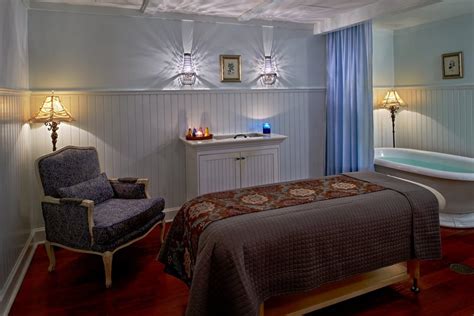 SmarterTravel Spotlight: Hotel Viking Newport, Rhode Island