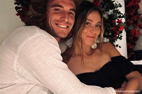 Stefanos Tsitsipas kiss girlfriend Paula Badosa after Australian Open ...