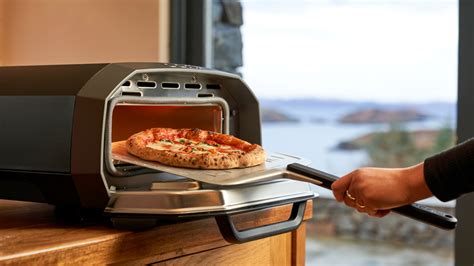 Review: Ooni's Volt Is the Best Indoor Pizza Maker on the Market Now