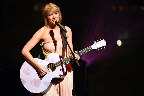 Hear Taylor Swift's Haunting Song 'Beautiful Ghosts' From 'Cats'