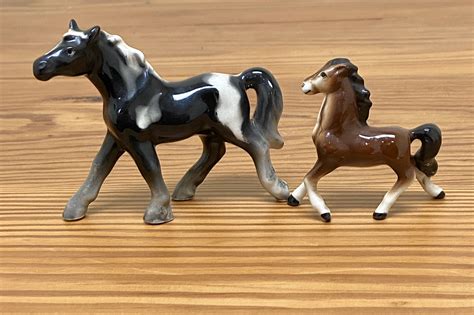 2 Vintage Horse Figurines, Small Ceramic Horses, Tabletop Centerpiece, Farmhouse Decor, Kitschy ...