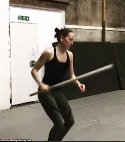 Daisy Ridley shows off lightsaber skills on the set of Star Wars ...