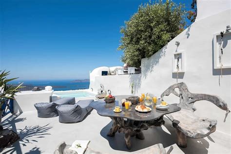 [UPDATED] 30+ Dreamy Airbnb Santorini Vacation Rentals (Nov 2020)