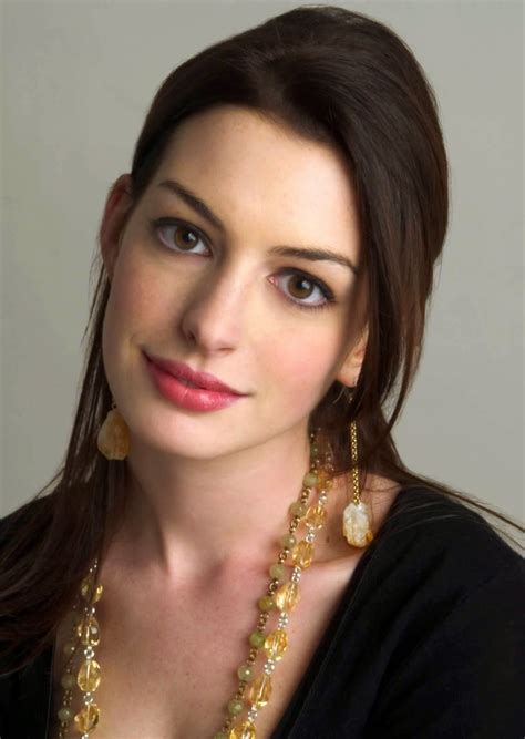 SI - MPLE: Anne Hathaway Hot American Actress