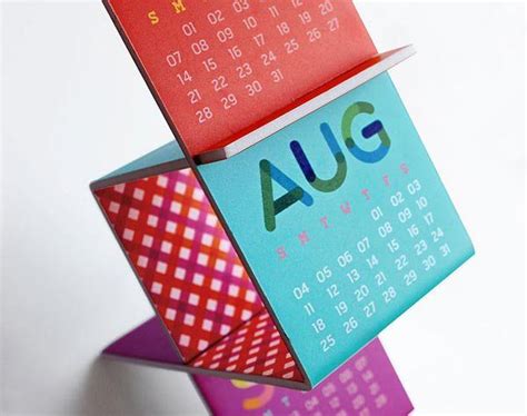 10 Creative & Interesting Calendar Designs For Inspiration 2018 #design ...