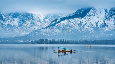 Dal Lake Kashmir History, Culture, and Beauty