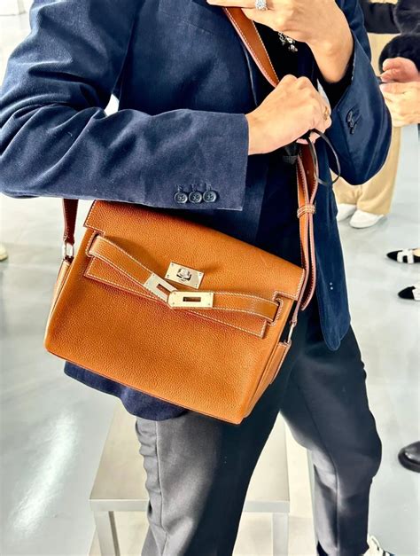 The New Hermès Kelly Messenger Bag is Here | Luxury bag men, Messenger ...