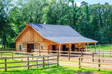 Pin by Jennifer Rader on Cool | Horse barns, Small horse barns ...