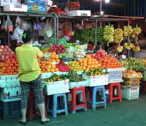 Exploring Phnom Penh’s Markets – ROVING JAY