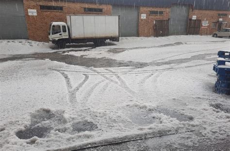 'Looks like snow!' - Hailstorm catches Gauteng suburb by surprise