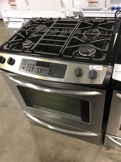 Frigidaire Professional gas range for Sale in Vancouver, WA - OfferUp