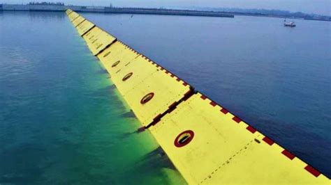 Venice stays dry at high tide thanks to flood barrier success