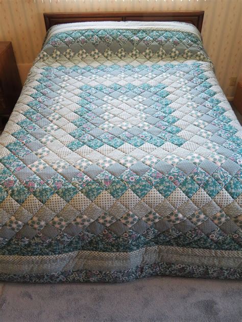 Teal & Gray King Size Pieced Hand-quilted Trip Around the | Etsy | King size quilt, Quilts, Hand ...