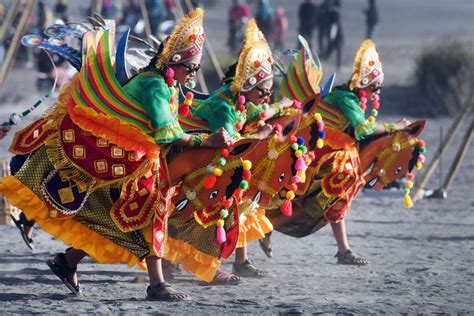 Detail Gambar Tarian Adat Jawa Timur Koleksi Nomer 52