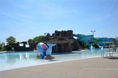 Wheeling Park District Aquatic Center named top water park