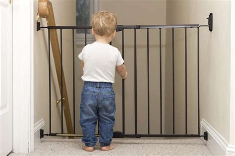 13 Best Baby Gates for Stairs with Banisters: Reviews 2021