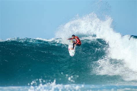 Surfing Tips for Beginners: A Guide - Payne Outdoors