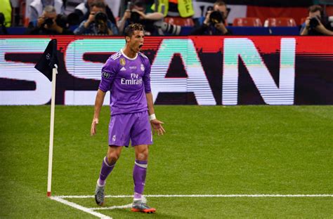 Cristiano Ronaldo scores opening goal in Champions League final (Video)