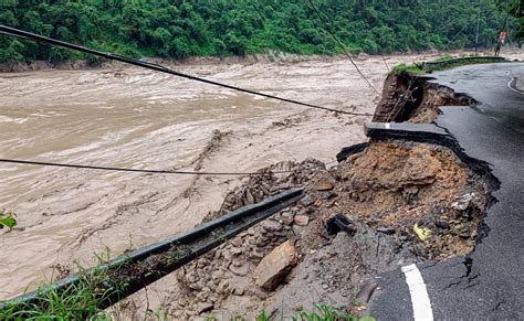 Sikkim Floods, Sikkim Flash Floods: Ground Report: Flooded Teesta River ...