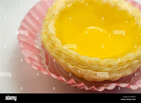 Egg Tart (Dim Sum Style) Isolated On White Background Stock Photo - Alamy