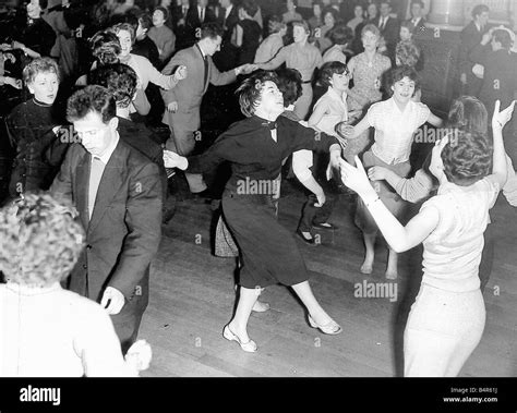 1950s Dancing Rock And Roll Stock Photos & 1950s Dancing Rock And Roll Stock Images - Alamy