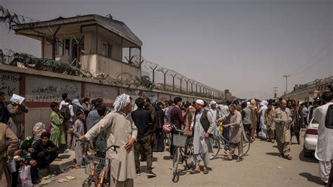 Chaos Spreads Outside Kabul Airport as Taliban Try to Control Crowds - The New York Times