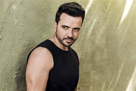 Luis Fonsi Songs, Despacito, Net Worth, Wife, Age, Instagram, Height-Superbhub