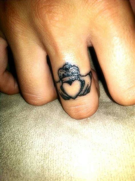 Make a Rocking Couple by Astonishing Ring Tattoos