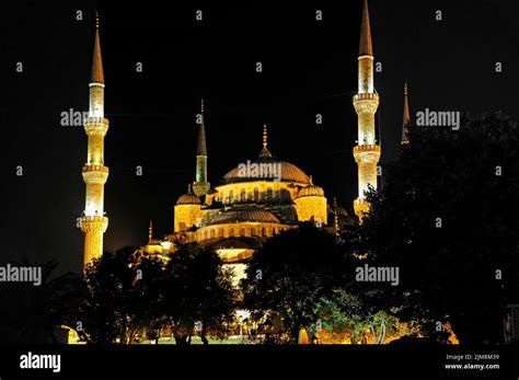 Sultan Ahmed Mosque in Istanbul, also called the B Stock Photo - Alamy