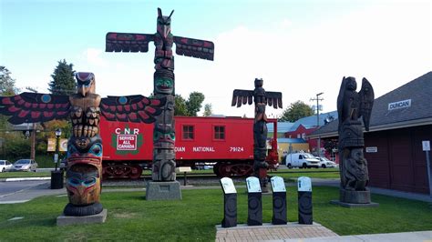 Duncan Totem Pole Walking Tour in Duncan, British Columbia - YouTube