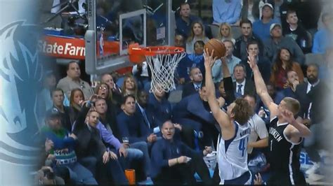 Dirk Nowitzki with rare fast break dunk