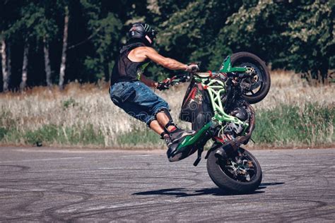 Moto stunt-riding wheelie editorial photo. Image of risk - 24599561