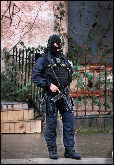 Gardai Ireland police ERU | Military special forces, Special forces ...