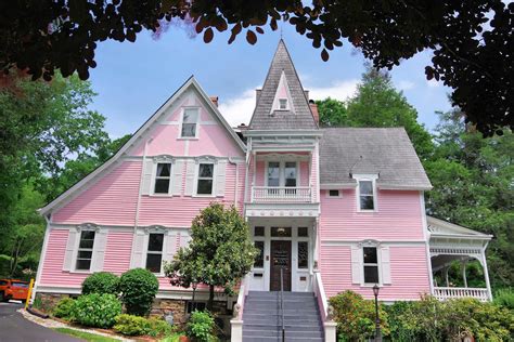 Cedar Crest Inn in Asheville, North Carolina - Photos