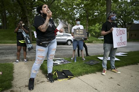 False news swirls around Minneapolis officer in fatal arrest | AP News