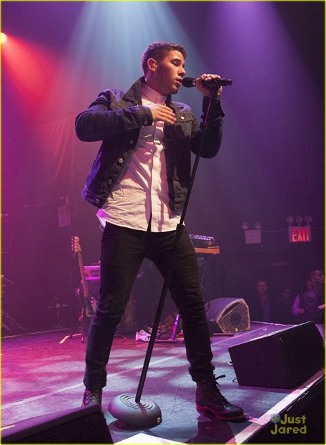 Full Sized Photo of nick jonas jealous remix gramercy concert pics 03 ...