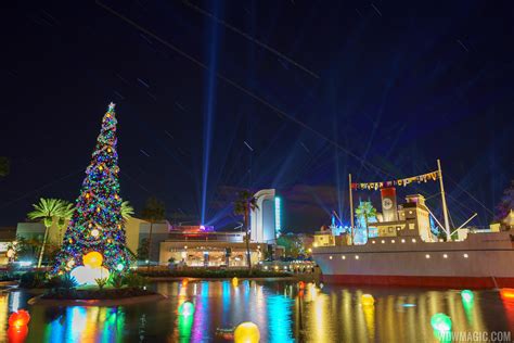 PHOTOS - A look at the new Hollywood Studios Echo Lake Christmas Tree after dark