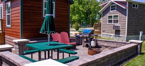 Deluxe Cabin (Full Bath with Tub & Shower) Pictures - Port Huron KOA Resort Campground (Kimball ...